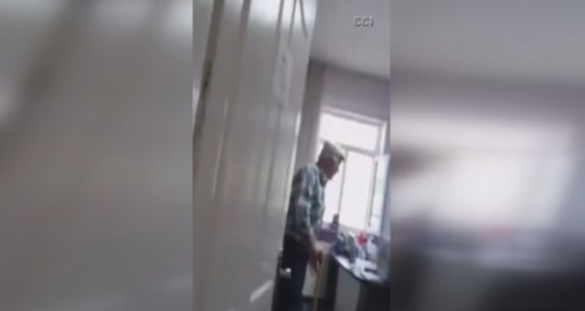 Aile hekimi yaşlı hastasını azarladı