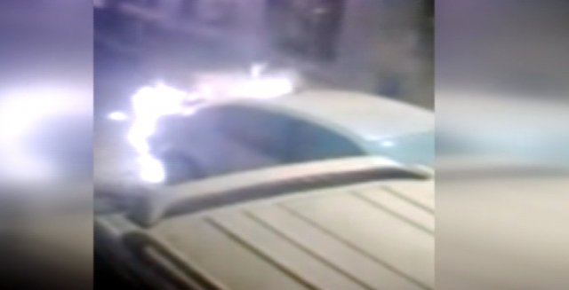 Araç yanıyordu o gaza basmaya devam etti