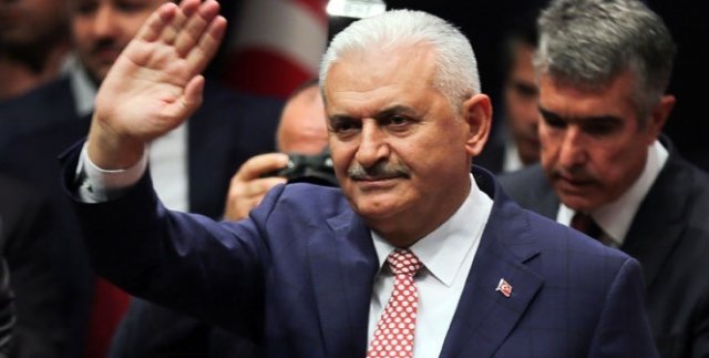 Başbakan Yıldırım, KKTC'de resmi törenle karşılandı