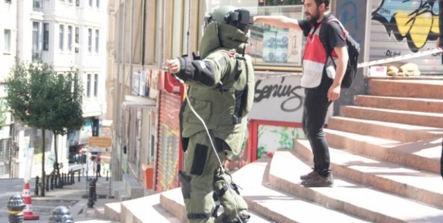 Beyoğlu'nda şüpheli çanta paniği