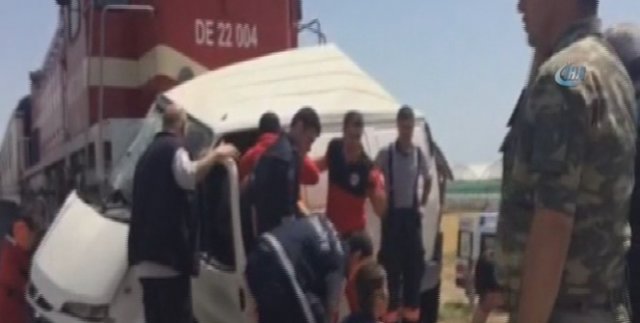 Elazığ'da tren minibüse çarptı: 7 ölü, 1 yaralı
