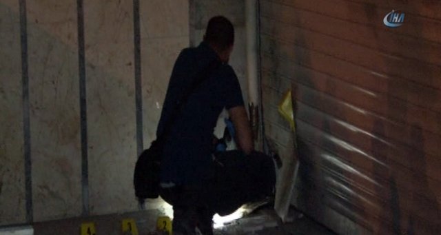Esenyurt’ta bir restorant önüne ses bombası atıldı