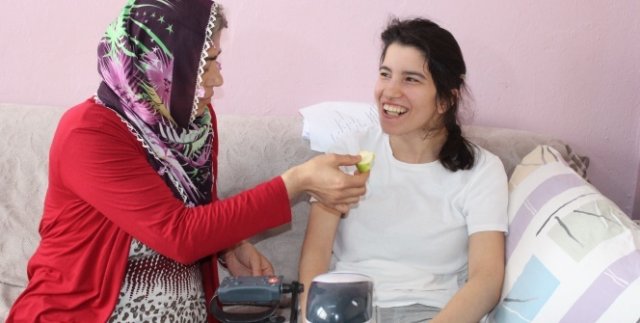 Felçli üniversite öğrencisi, hayalini istiyor