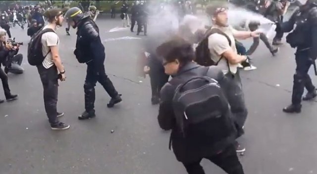 Fransız polisi göstericiye kafa attı