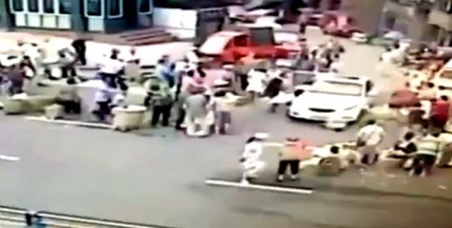 Kadın sürücü insanları böyle ezdi