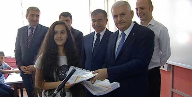 Karneler alındı: Başbakan mezun olduğu okuldaydı
