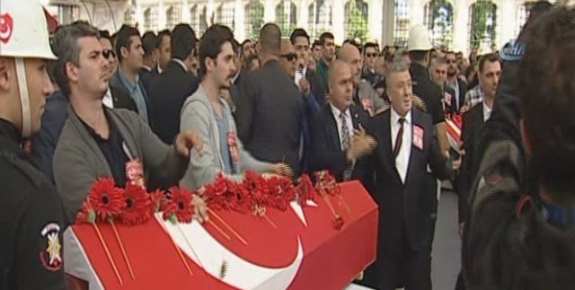 Şehit cenazesinde Kılıçdaroğlu'nun çelengine tepki