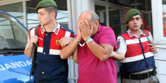 Camiden çalıp bit pazarında sattı