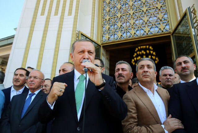 Darbeye karşı koyanlara ’ahmak’ diyen Feto’ya cevap verdi