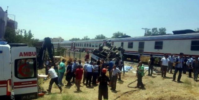 Manisa'da tren kazası: 6 ölü