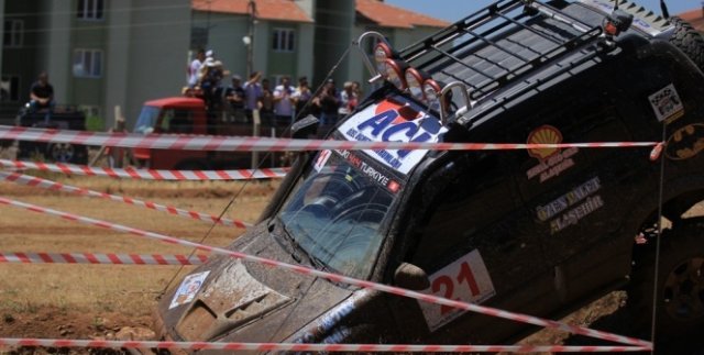 Off Road yarışları nefes kesti
