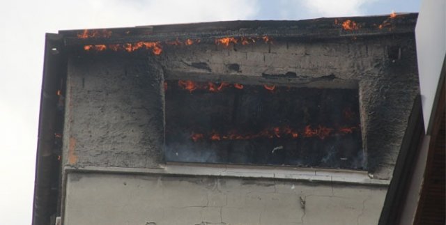 Patlayan doğal gaz borusu paniğe neden oldu