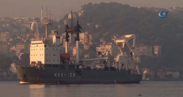 Rus savaş gemisi boğazdan geçti