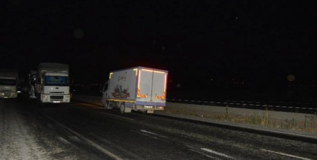 Teröristler, karakolun önüne bomba yüklü kamyonet bıraktı