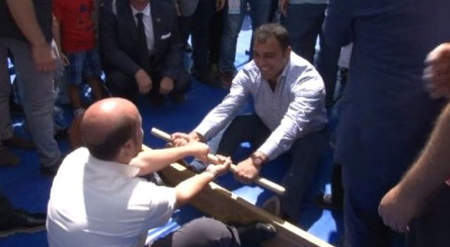 Bilal Erdoğan ve Hamza Yerlikaya mas güreşi yaptı