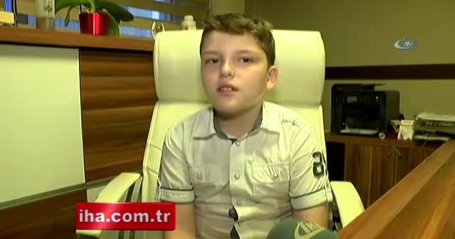 Çektiği selfielerle fenomen olan çocuğu bulduk