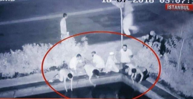 15 Temmuz gecesi süs havuzunda abdest alıp vatanı savunan kahramanlar