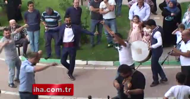 Gelin, ‘Davulsuz çıkmam’ dedi, damat tarafı 3 saat kapı önünde bekledi