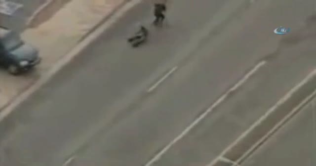 Soyguncuyu yakalayabilmek için polis arkadaşını da vurdu...