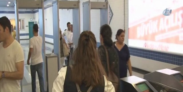 Atatürk Havalimanı metro girişinde X-ray dönemi