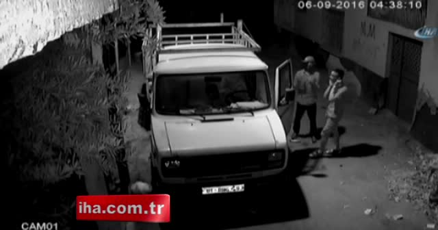 Kamyoneti dans ederek çaldı