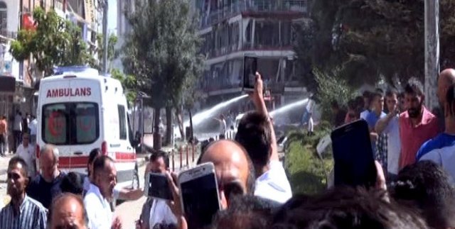 Van'da şiddetli patlama: Yaralılar var