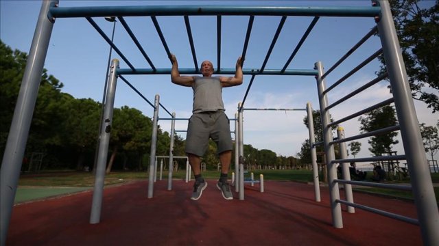 'Ninja dayı' spor tutkusuyla hayran bırakıyor