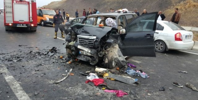 Bitlis’te trafik kazası: 2 ölü, 5 yaralı
