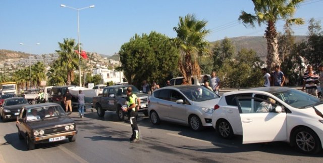 Bodrum'da 9 araç birbirine girdi
