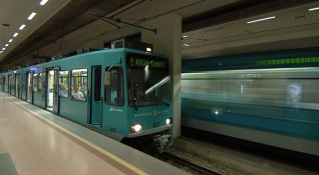 Bursa'da afişler metroyu durdurdu