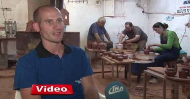 İzmir'e yerleşen Amerikalı, oğlunun adını Levent koydu