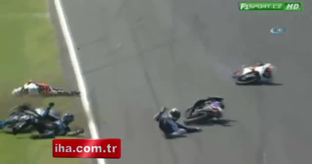 Moto GP 3’te kaza üstüne kaza