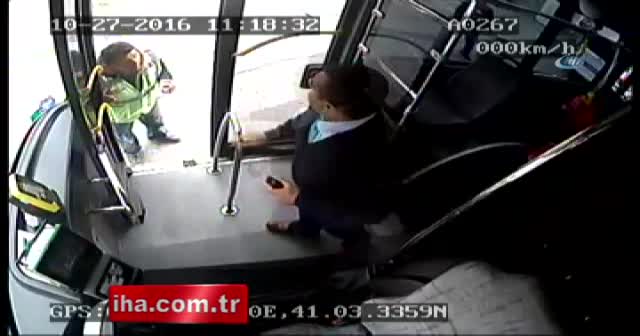 Otobüste doğum kamerada!