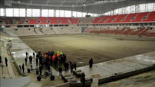 19 Mayıs Stadında çim serme işlemine başlandı