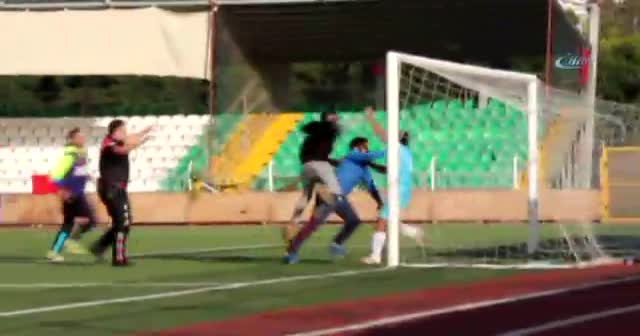 Amatör maçta saha karıştı: 2 yaralı