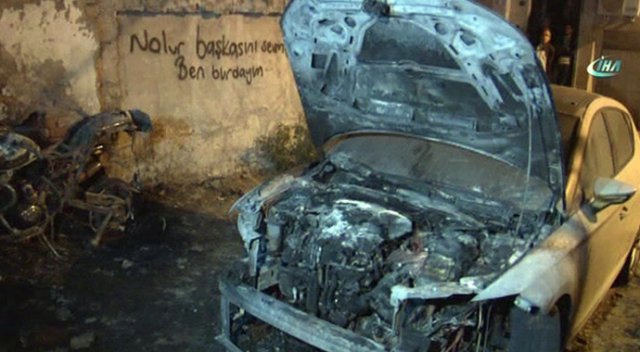 Aynı mahallede 2 motosiklet ve 1 otomobil ateşe verildi