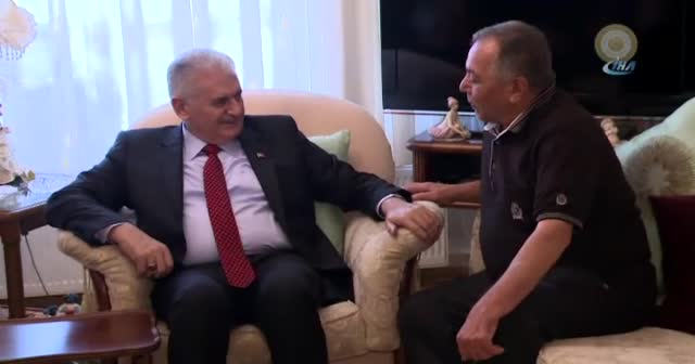 Başbakan Yıldırım vatandaşların evine konuk oldu