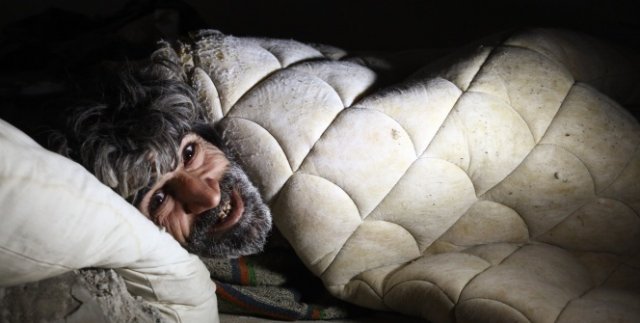 Battaniyeye şükreden evsiz, iş istiyor