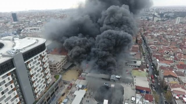 Bayrampaşa’daki yangın havadan görüntülendi