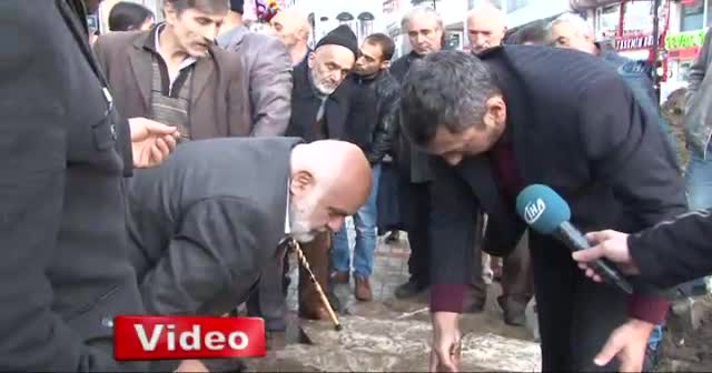 Belediye kazısında tarihi mezarlık bulundu