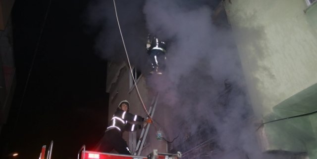 Bursa'da Suriyeli aileye şok! 4 katlı binada korkutan yangın