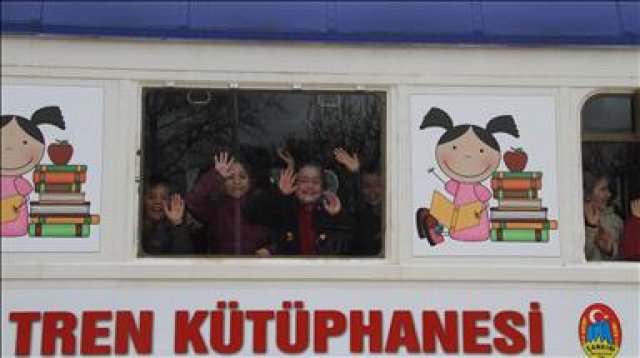 Çocuklar için 'uçak' ve 'tren' kütüphane