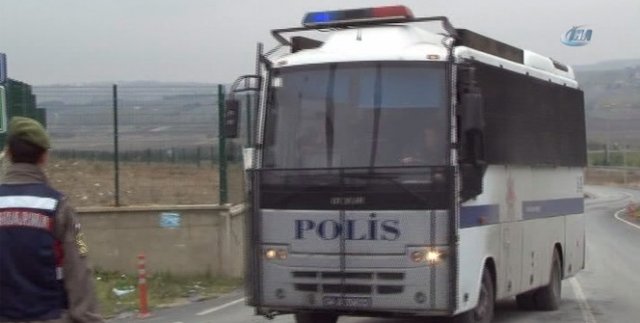 Cumhuriyet Gazetesi yöneticileri Silivri Cezaevi'ne getirildi