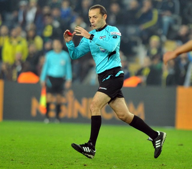 Derbi Cüneyt Çakır’ın
