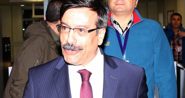 Diyarbakır Büyükşehir Belediyesi'ne atanan kayyum görevine başladı