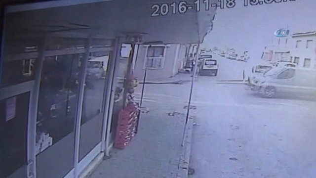 Feci kaza kamerada: 2 kişi ağır yaralı