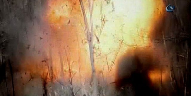 Hakkari'de bomba yüklü araç imha edildi