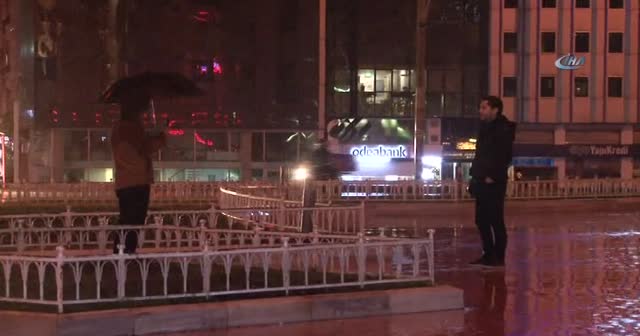 İstanbul’da sağanak yağmur etkisini sürdürüyor