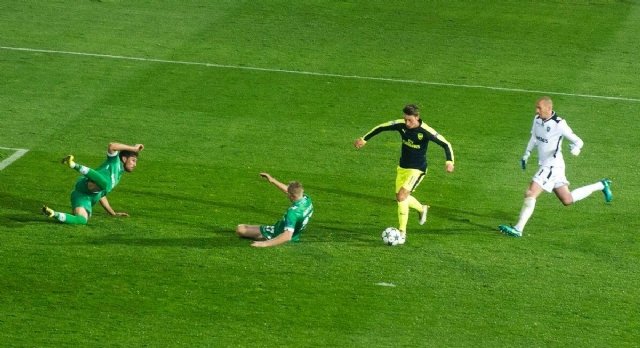 Mesut Özil, dün gece attığı golle gündeme damga vurdu