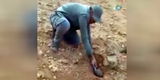 ÖSO Komutanı Fehim İsa mayını elleriyle çıkarttı
